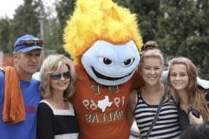 Family with UTD mascot Temoc